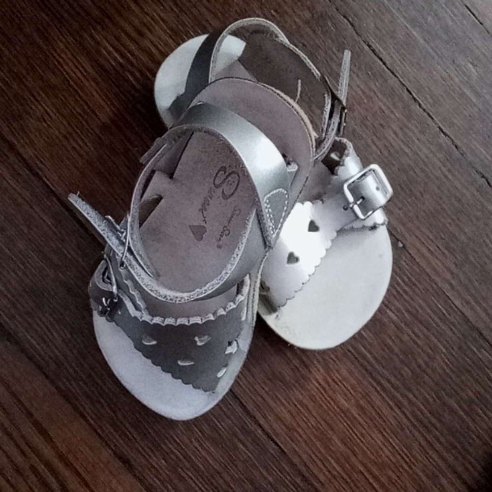 Girls sandals